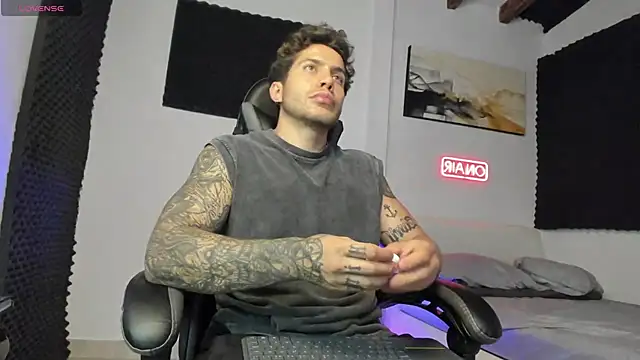 LucianSinclair online show from November 6, 1:31 am