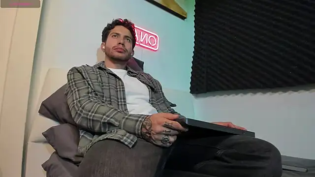 LucianSinclair online show from November 24, 3:17 am