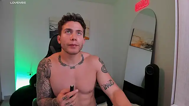 LucianSinclair online show from February 9, 9:49 pm