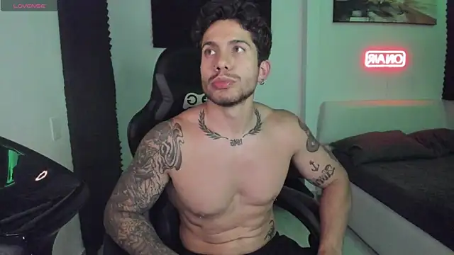 LucianSinclair online show from November 28, 2:23 am