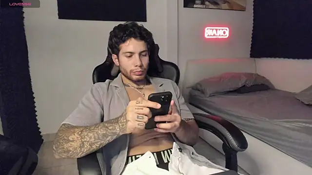 LucianSinclair online show from December 21, 3:41 am