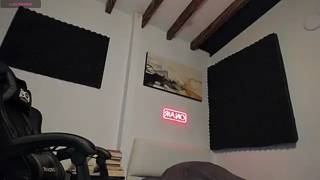 LucianSinclair online show from April 18, 12:57 am