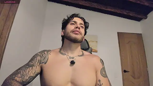 Snapshot of LucianSinclair chatting on June 20, 2:05 am LucianSinclair online show from June 20, 2:05 am