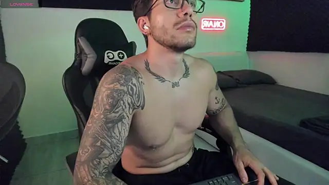 LucianSinclair online show from November 26, 2:55 am