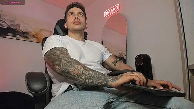 LucianSinclair online show from December 27, 12:39 am