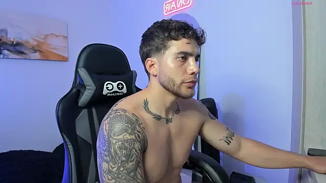 LucianSinclair online show from December 8, 2:03 am