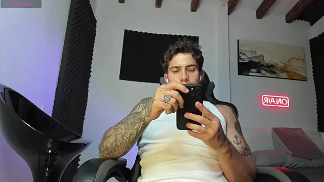 LucianSinclair online show from November 13, 3:43 am