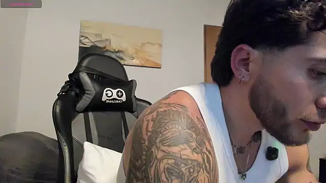 Snapshot of LucianSinclair chatting on July 19, 1:03 am LucianSinclair online show from July 19, 1:03 am
