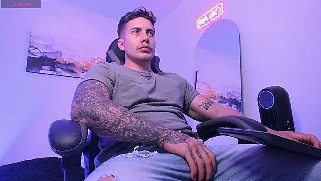 LucianSinclair online show from December 28, 11:26 pm