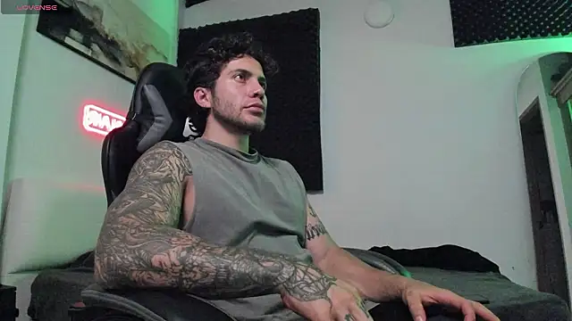 LucianSinclair online show from February 26, 2:22 am