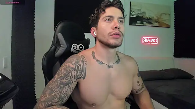 LucianSinclair online show from November 29, 2:23 am