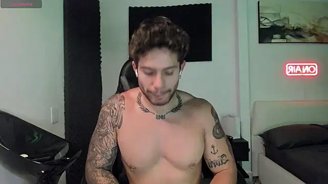 LucianSinclair online show from December 2, 4:14 am