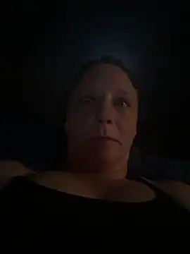 Snapshot of Everlyrose27 chatting on March 15, 8:21 pm Everlyrose27 online show from March 15, 8:21 pm