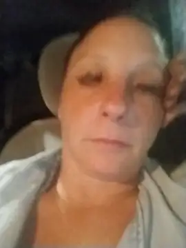 Snapshot of Everlyrose27 chatting on February 26, 2:33 am Everlyrose27 online show from February 26, 2:33 am