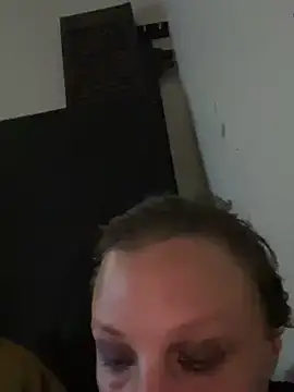 Snapshot of Everlyrose27 chatting on February 25, 6:23 pm Everlyrose27 online show from February 25, 6:23 pm