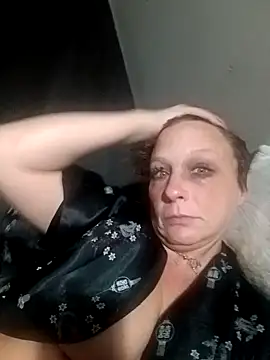 Snapshot of Everlyrose27 chatting on January 18, 4:26 am Everlyrose27 online show from January 18, 4:26 am