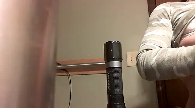 Snapshot of Everlyrose27 chatting on January 12, 8:46 am Everlyrose27 online show from January 12, 8:46 am