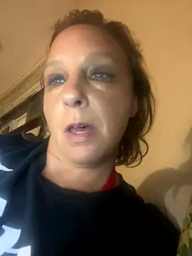 Snapshot of Everlyrose27 chatting on October 4, 4:25 am Everlyrose27 online show from October 4, 4:25 am