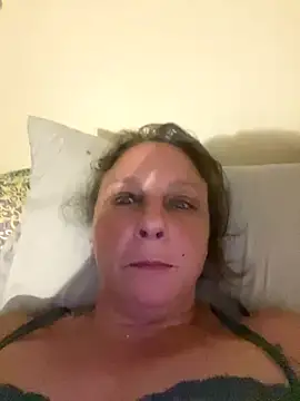 Snapshot of Everlyrose27 chatting on September 28, 6:53 am Everlyrose27 online show from September 28, 6:53 am