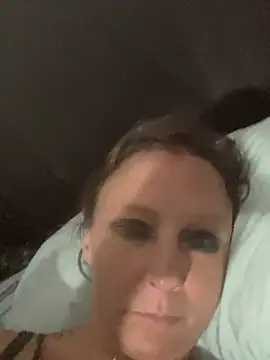 Snapshot of Everlyrose27 chatting on January 11, 1:27 am Everlyrose27 online show from January 11, 1:27 am