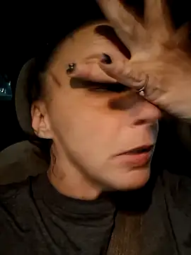 Snapshot of Everlyrose27 chatting on December 22, 2:55 am Everlyrose27 online show from December 22, 2:55 am