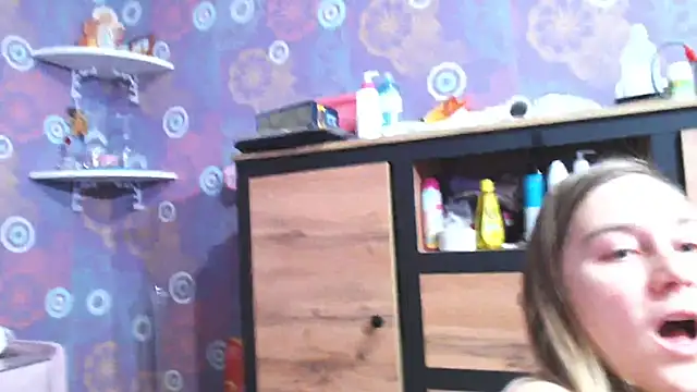 Snapshot of SquirtyAlice chatting on March 6, 8:16 pm SquirtyAlice online show from March 6, 8:16 pm