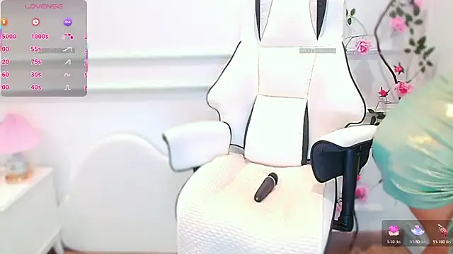 Snapshot of PimChanOK chatting on June 25, 2:33 pm PimChanOK online show from June 25, 2:33 pm