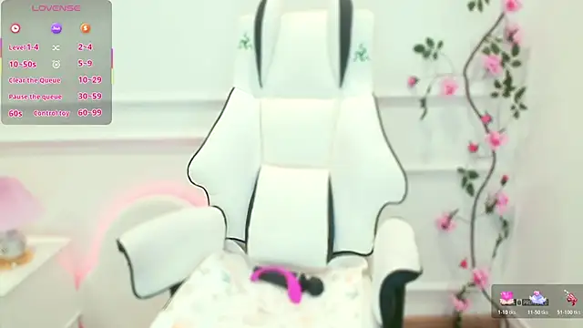 Snapshot of PimChanOK chatting on June 20, 11:48 am PimChanOK online show from June 20, 11:48 am