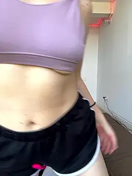 Snapshot of Enyeld_ruru chatting on January 7, 2:22 pm Enyeld ruru online show from January 7, 2:22 pm