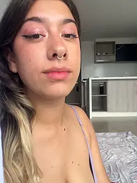 Snapshot of Enyeld_ruru chatting on December 14, 4:45 pm Enyeld ruru online show from December 14, 4:45 pm