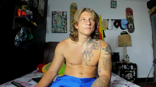 Snapshot of Tom_Krakow chatting on July 1, 9:48 pm Tom Krakow online show from July 1, 9:48 pm