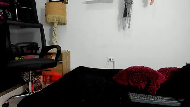 Tom Krakow online show from December 8, 12:02 am