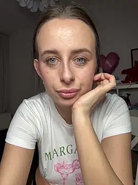 Snapshot of Hii_Lolla chatting on February 19, 7:05 pm Hii Lolla online show from February 19, 7:05 pm