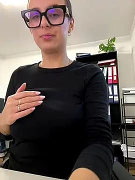 Hii Lolla online show from December 1, 7:09 am