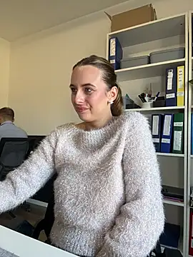 Hii Lolla online show from April 2, 7:04 am