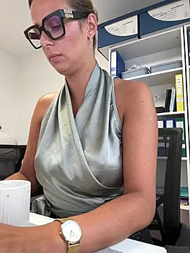 Snapshot of Hii_Lolla chatting on July 4, 6:42 am Hii Lolla online show from July 4, 6:42 am