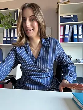 Snapshot of Hii_Lolla chatting on February 26, 8:25 am Hii Lolla online show from February 26, 8:25 am