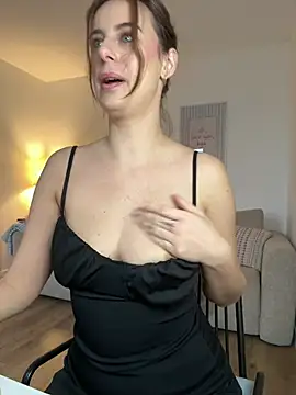 Snapshot of Hii_Lolla chatting on February 24, 7:09 am Hii Lolla online show from February 24, 7:09 am