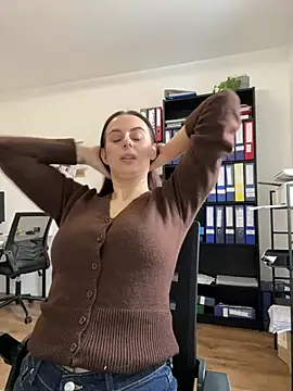 Snapshot of Hii_Lolla chatting on February 5, 9:05 am Hii Lolla online show from February 5, 9:05 am