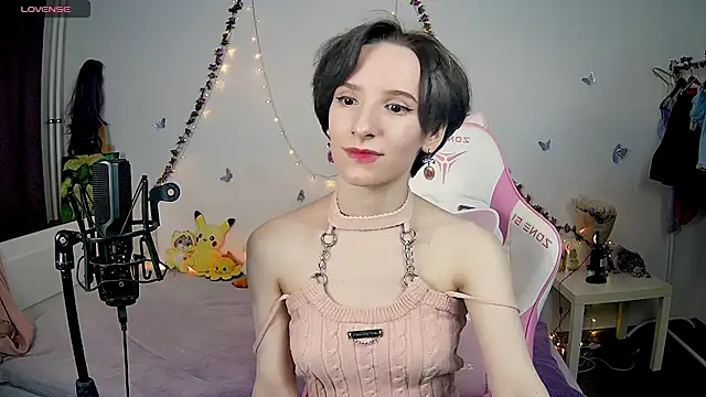 Snapshot of Violet_Veliya chatting on December 4, 4:10 pm Violet Veliya online show from December 4, 4:10 pm