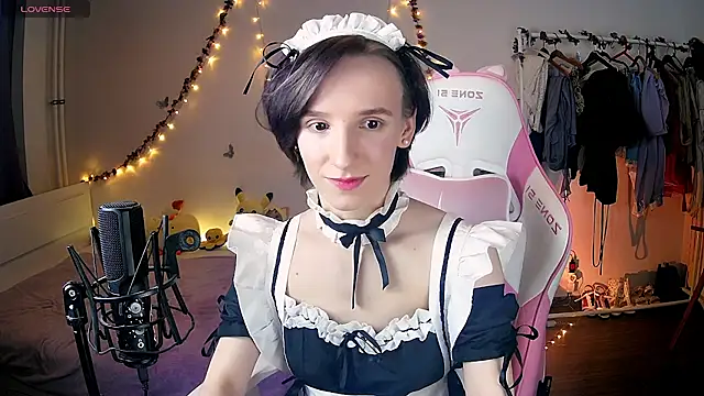 Snapshot of Violet_Veliya chatting on February 2, 3:49 pm Violet Veliya online show from February 2, 3:49 pm