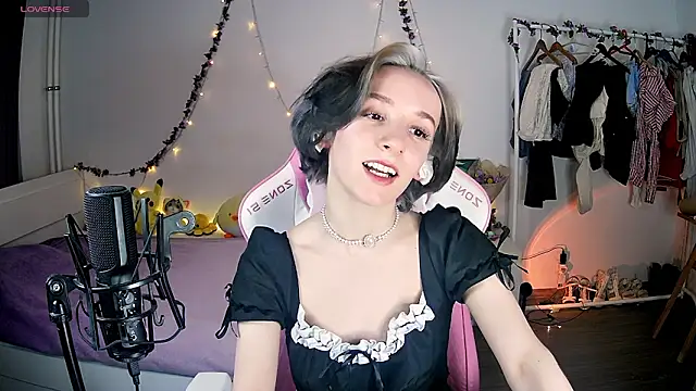 Snapshot of Violet_Veliya chatting on March 2, 5:52 pm Violet Veliya online show from March 2, 5:52 pm