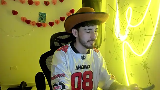 Snapshot of DmitriSanders chatting on February 2, 12:09 am DmitriSanders online show from February 2, 12:09 am