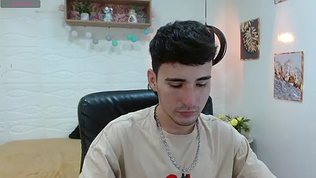 DmitriSanders online show from March 13, 10:10 pm