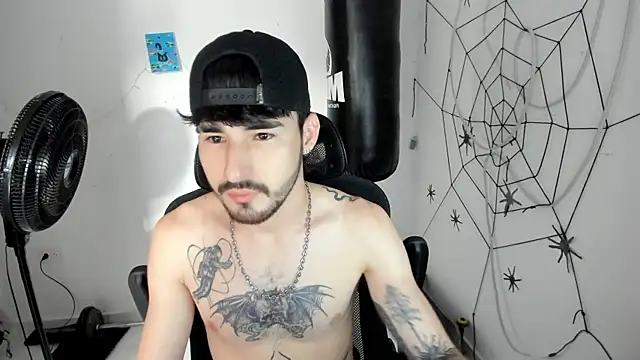 Snapshot of DmitriSanders chatting on February 22, 10:00 pm DmitriSanders online show from February 22, 10:00 pm