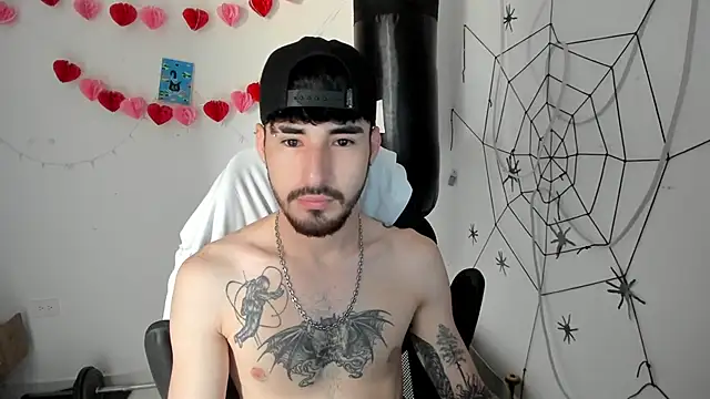 Snapshot of DmitriSanders chatting on February 10, 3:33 pm DmitriSanders online show from February 10, 3:33 pm