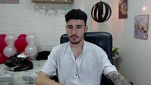 DmitriSanders online show from February 14, 8:26 pm