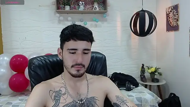 DmitriSanders online show from February 18, 11:30 pm