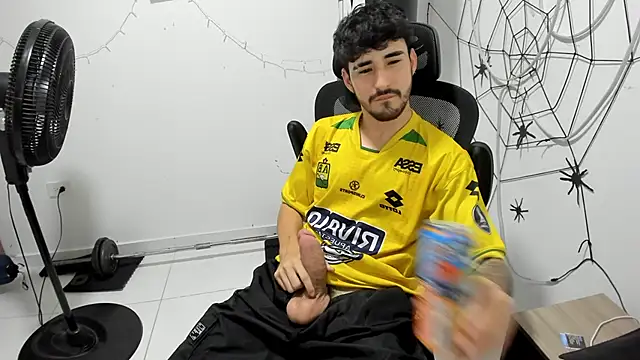 Snapshot of DmitriSanders chatting on February 22, 4:26 am DmitriSanders online show from February 22, 4:26 am