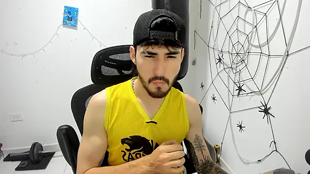 Snapshot of DmitriSanders chatting on February 17, 1:25 am DmitriSanders online show from February 17, 1:25 am